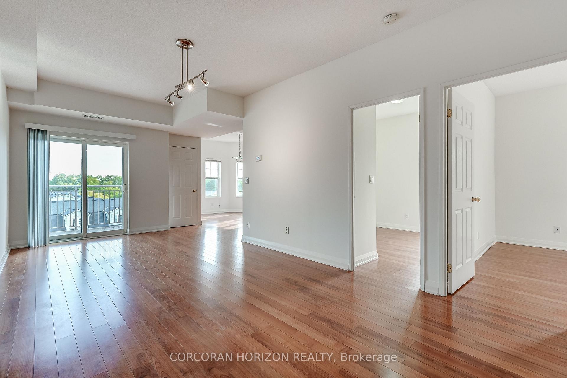 Photo 6 of Unit PH3, 35 Hunt Avenue, Richmond Hill, Mill Pond — HOMEH
