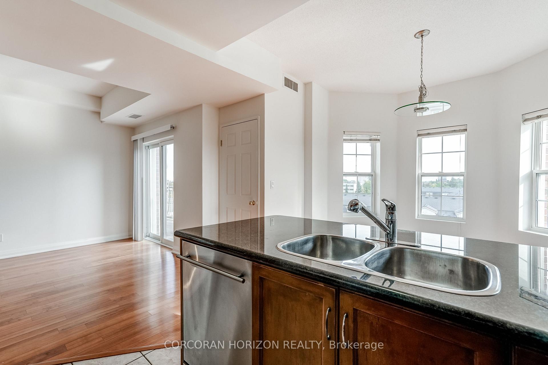 Photo 10 of Unit PH3, 35 Hunt Avenue, Richmond Hill, Mill Pond — HOMEH