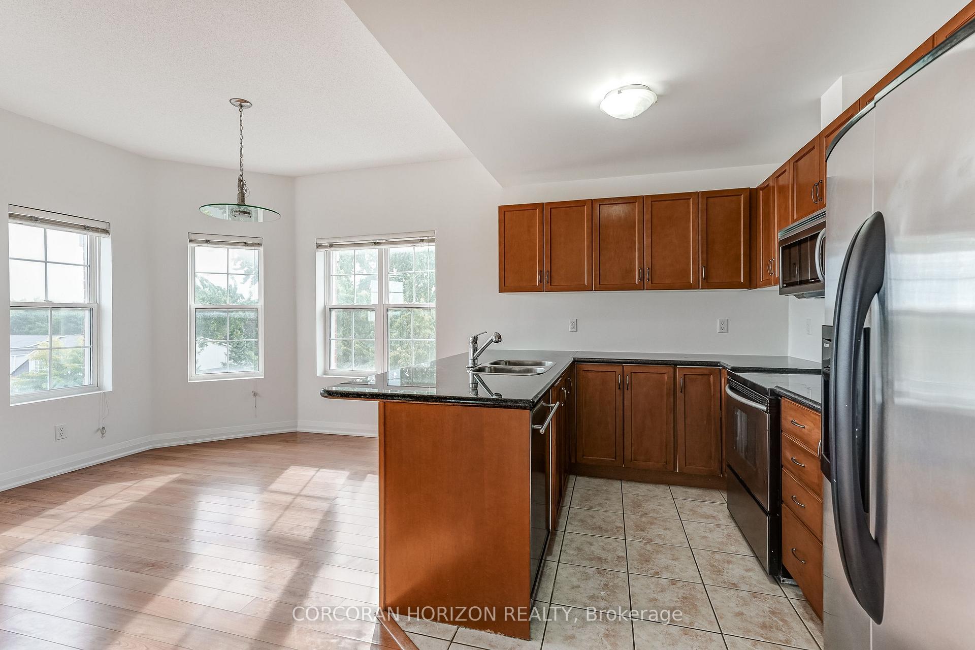 Photo 11 of Unit PH3, 35 Hunt Avenue, Richmond Hill, Mill Pond — HOMEH