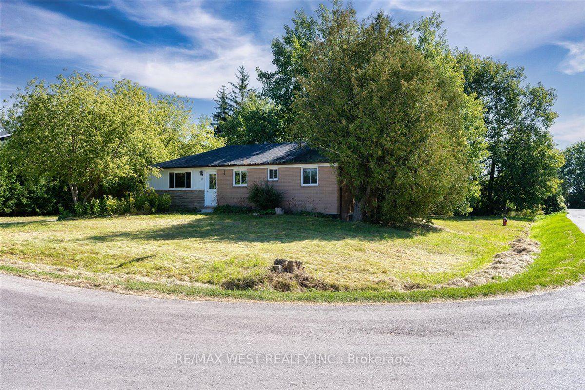 Photo 2 of 17 Heather Street, Caledon, Rural Caledon — HOMEH