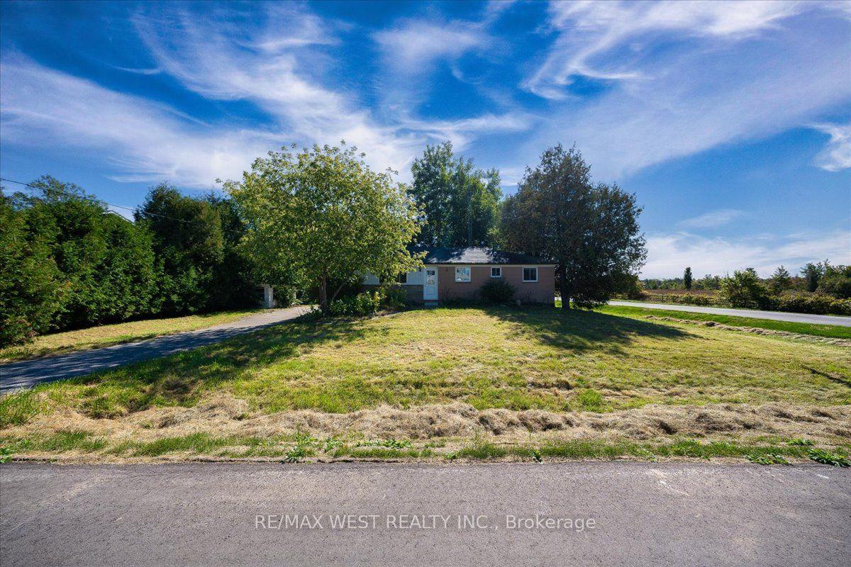 Photo 3 of 17 Heather Street, Caledon, Rural Caledon — HOMEH