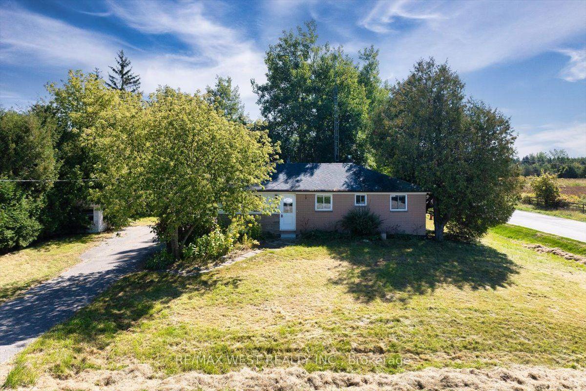 Photo 4 of 17 Heather Street, Caledon, Rural Caledon — HOMEH