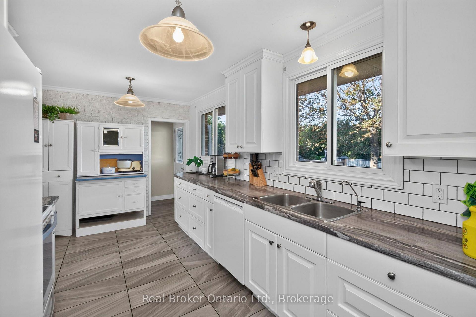 Photo 3 of 413 Cornell Drive, Midland — HOMEH