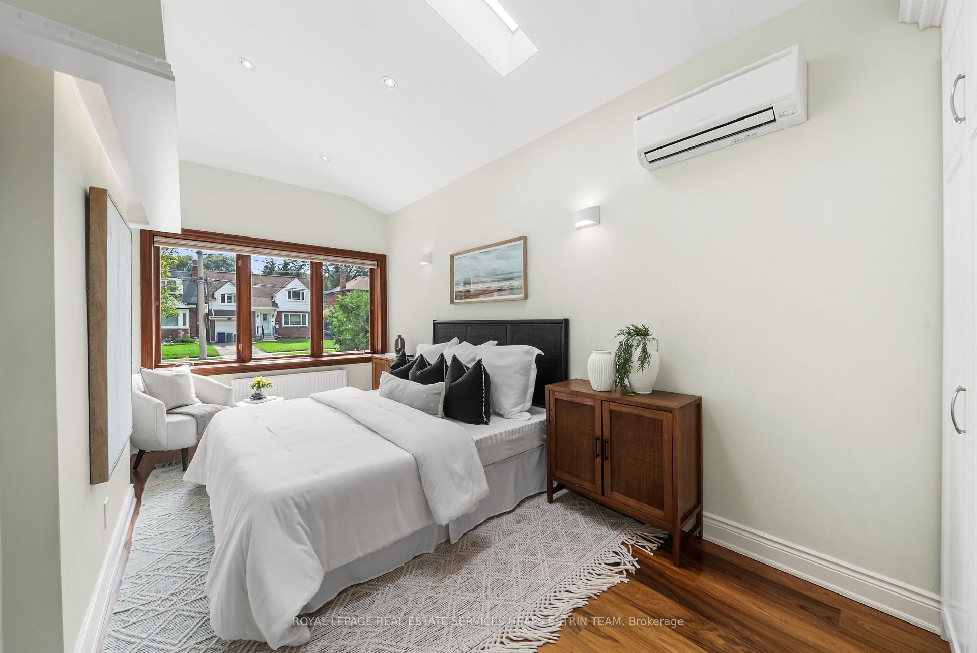 Photo 11 of 112 Southvale Drive, Toronto, Leaside — HOMEH