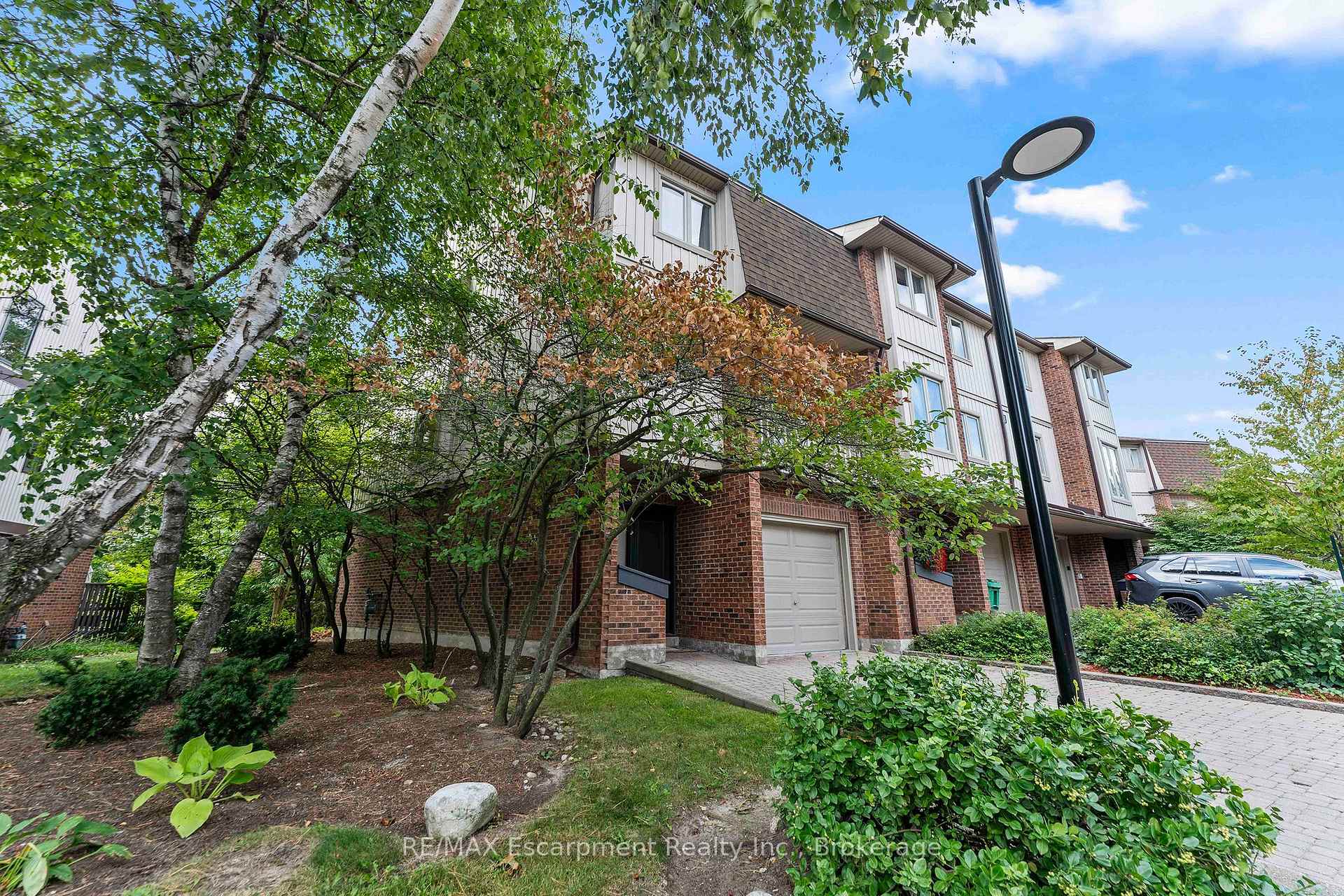 Photo 2 of Unit 9, 1160 Walden Circle, Mississauga, Clarkson — HOMEH