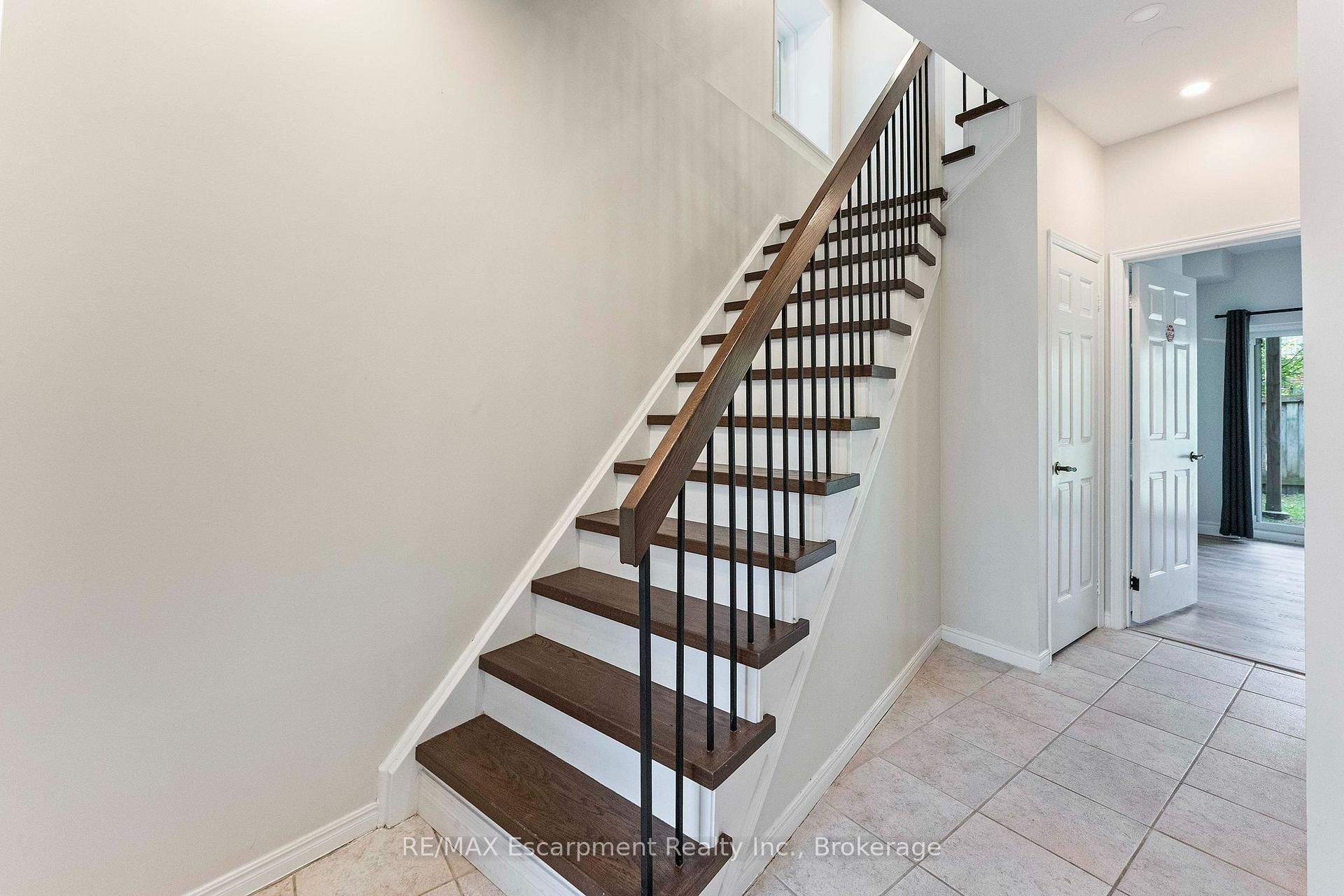 Photo 10 of Unit 9, 1160 Walden Circle, Mississauga, Clarkson — HOMEH