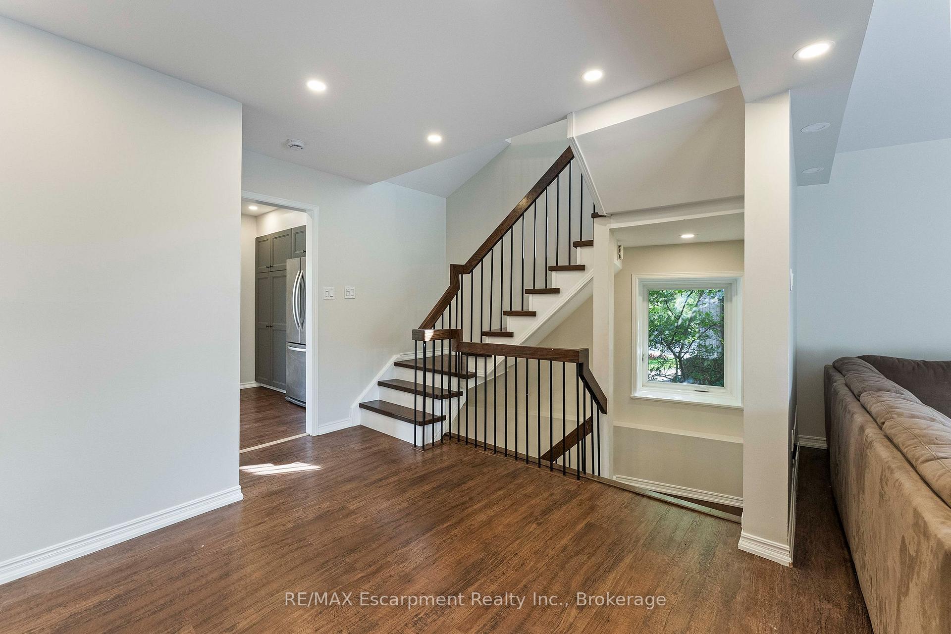 Photo 11 of Unit 9, 1160 Walden Circle, Mississauga, Clarkson — HOMEH