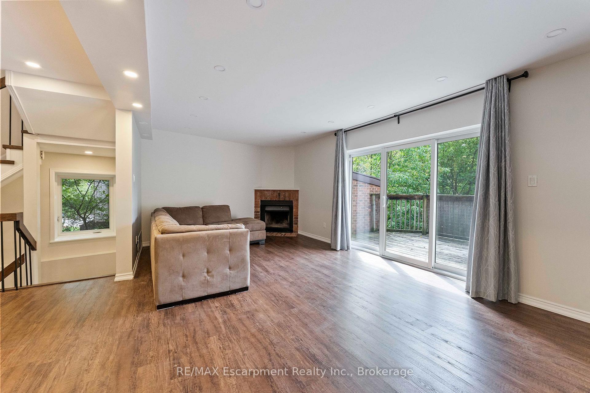 Photo 12 of Unit 9, 1160 Walden Circle, Mississauga, Clarkson — HOMEH