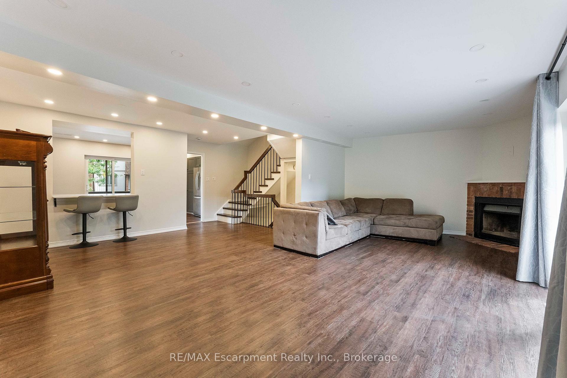 Photo 13 of Unit 9, 1160 Walden Circle, Mississauga, Clarkson — HOMEH