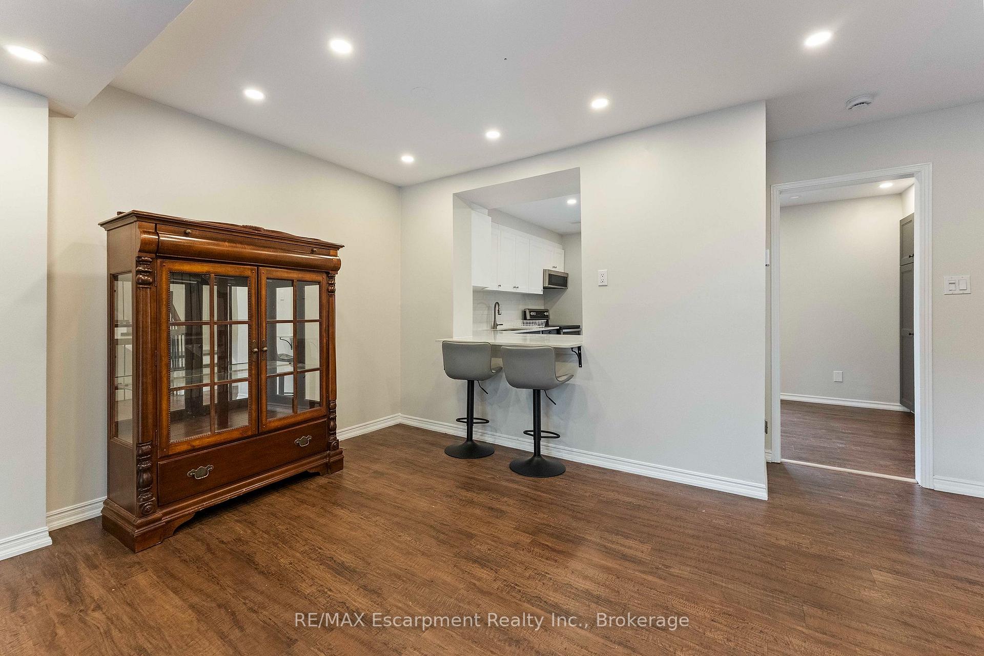 Photo 15 of Unit 9, 1160 Walden Circle, Mississauga, Clarkson — HOMEH