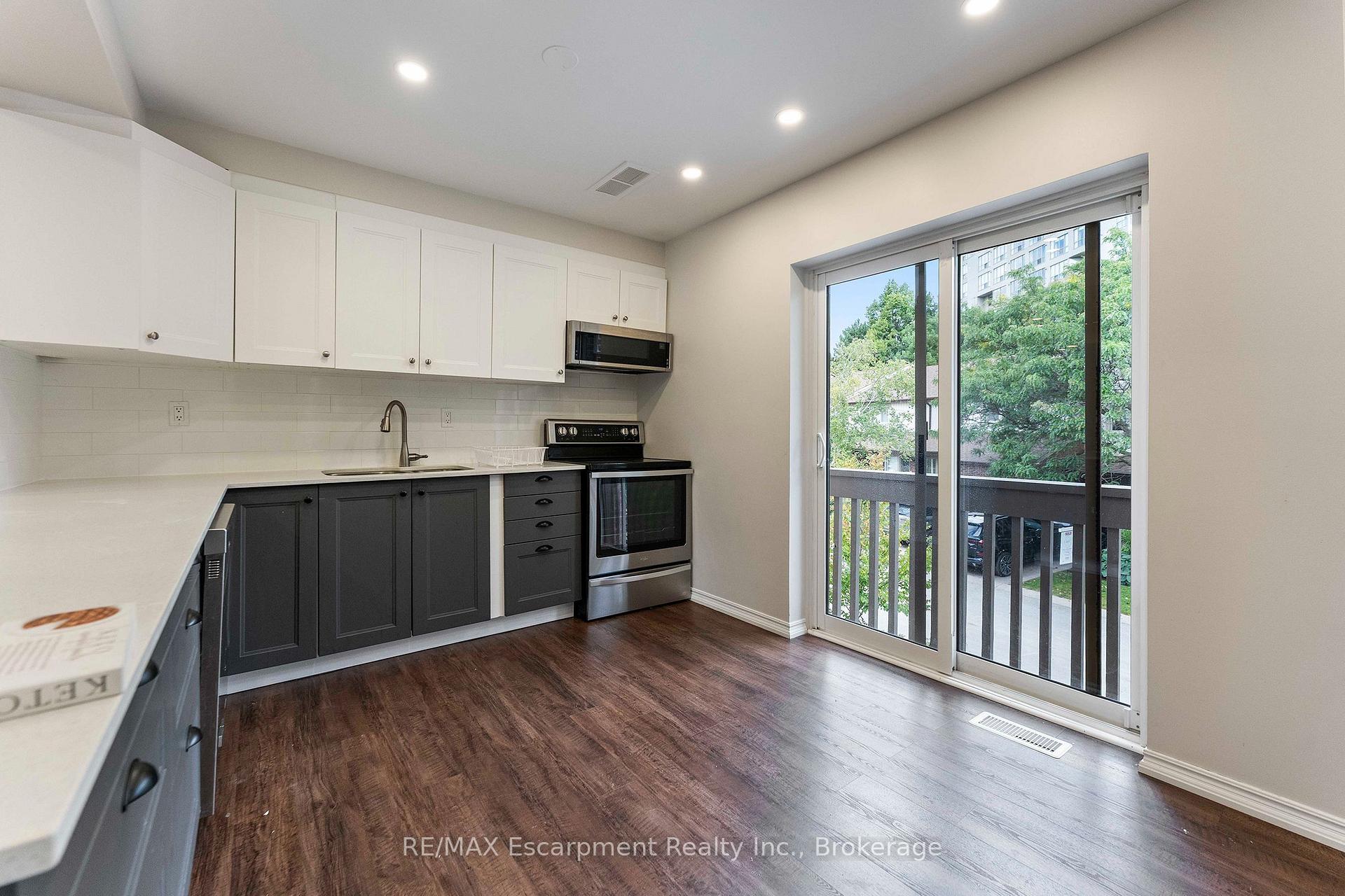 Photo 16 of Unit 9, 1160 Walden Circle, Mississauga, Clarkson — HOMEH