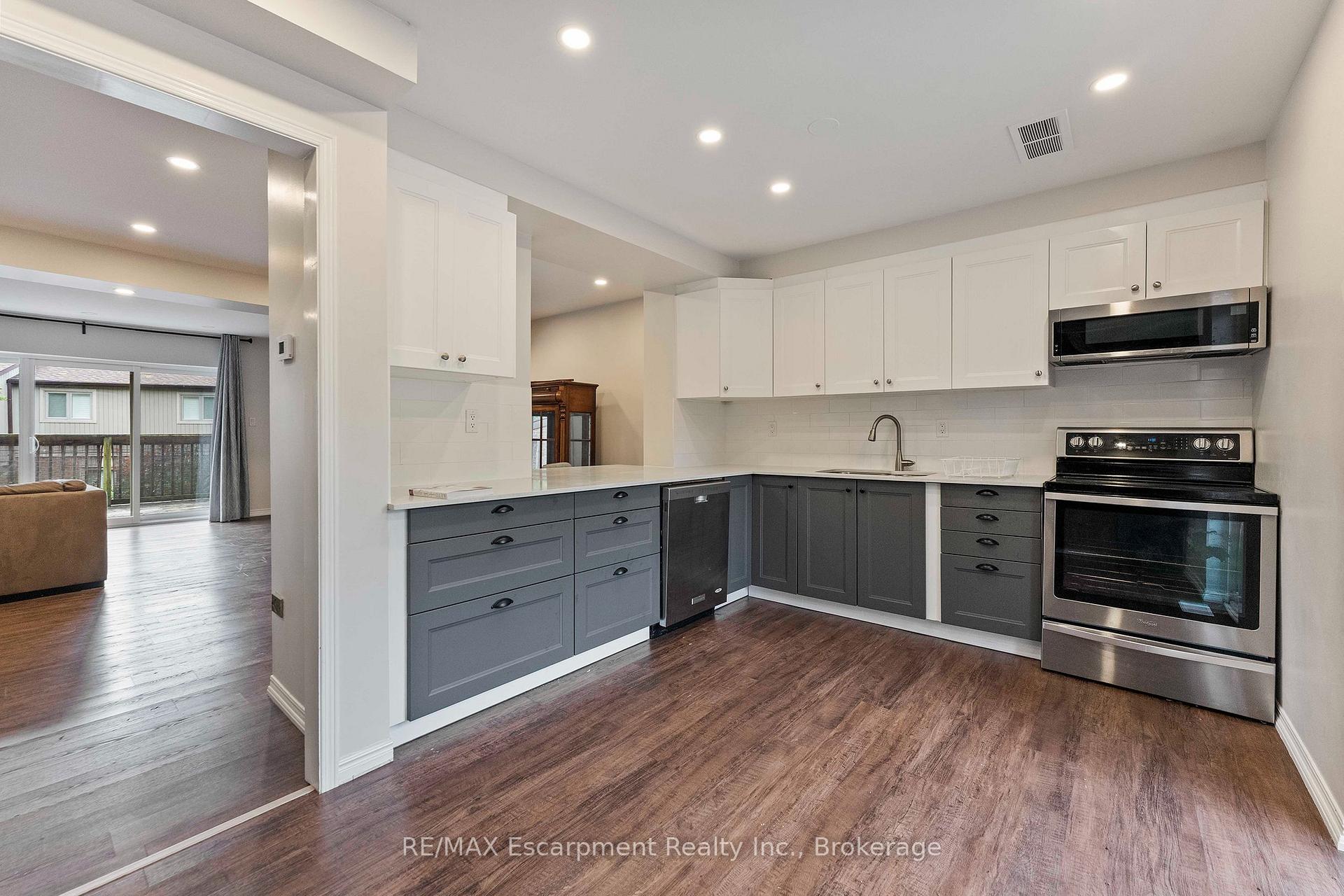 Photo 18 of Unit 9, 1160 Walden Circle, Mississauga, Clarkson — HOMEH
