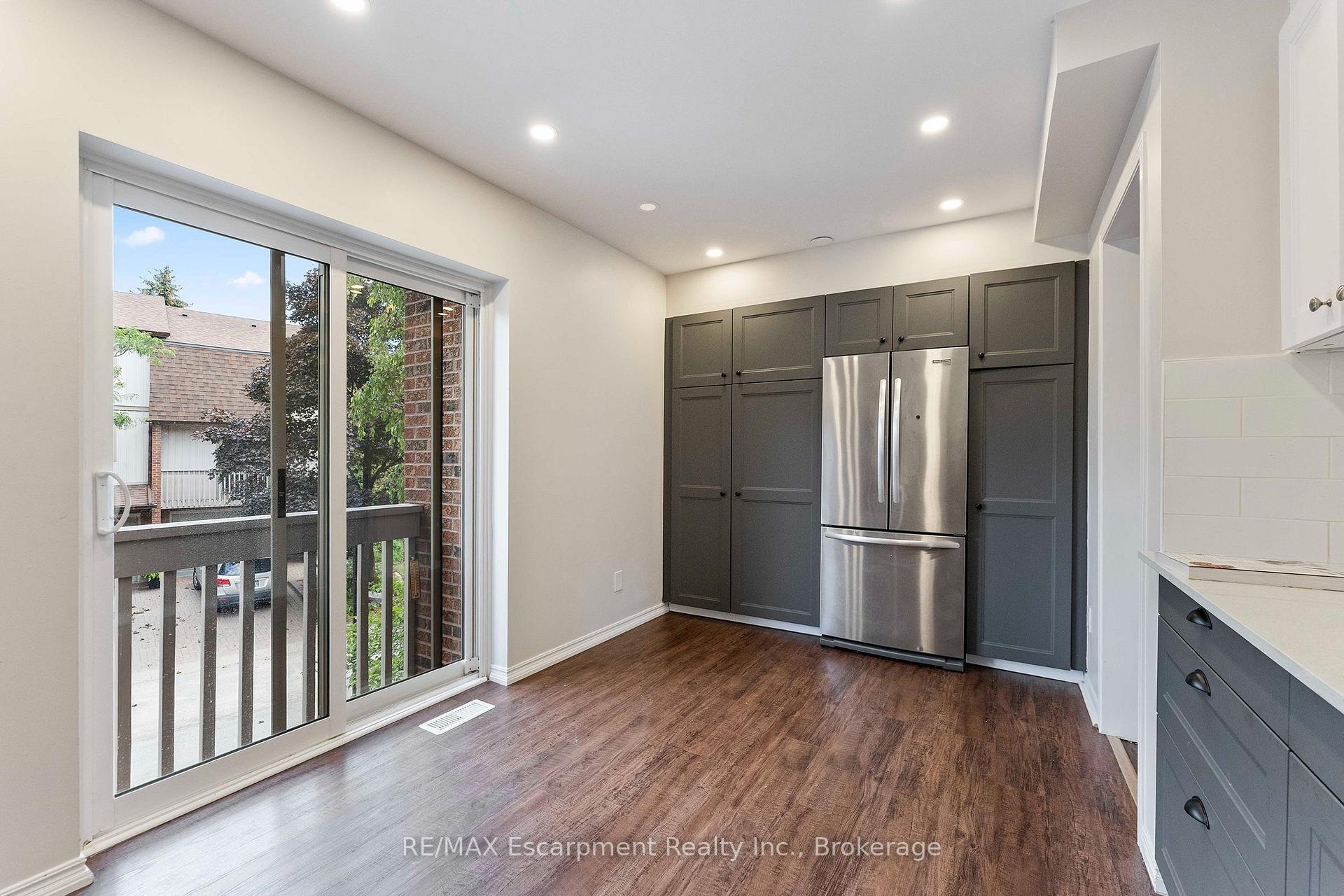 Photo 19 of Unit 9, 1160 Walden Circle, Mississauga, Clarkson — HOMEH
