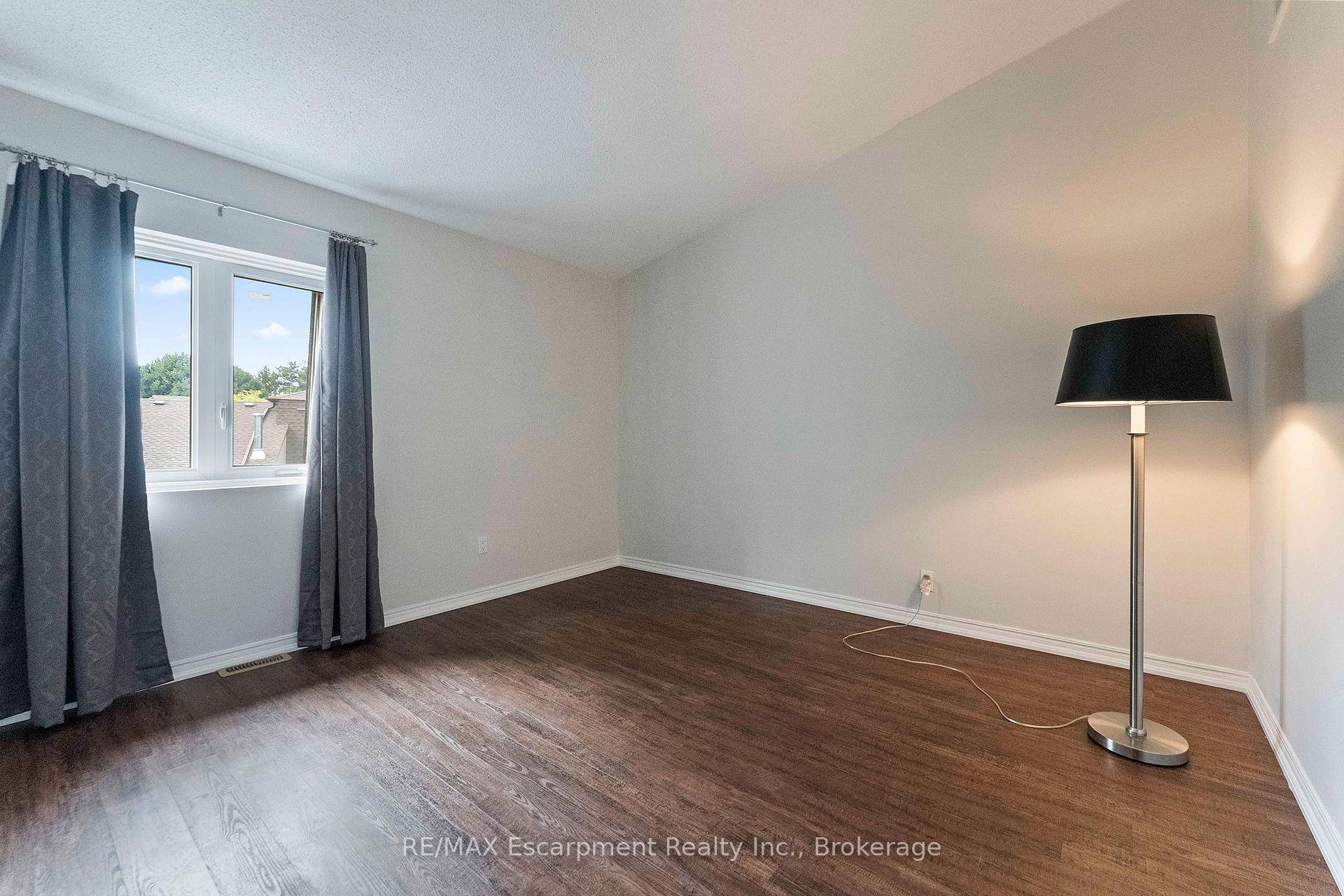 Photo 27 of Unit 9, 1160 Walden Circle, Mississauga, Clarkson — HOMEH