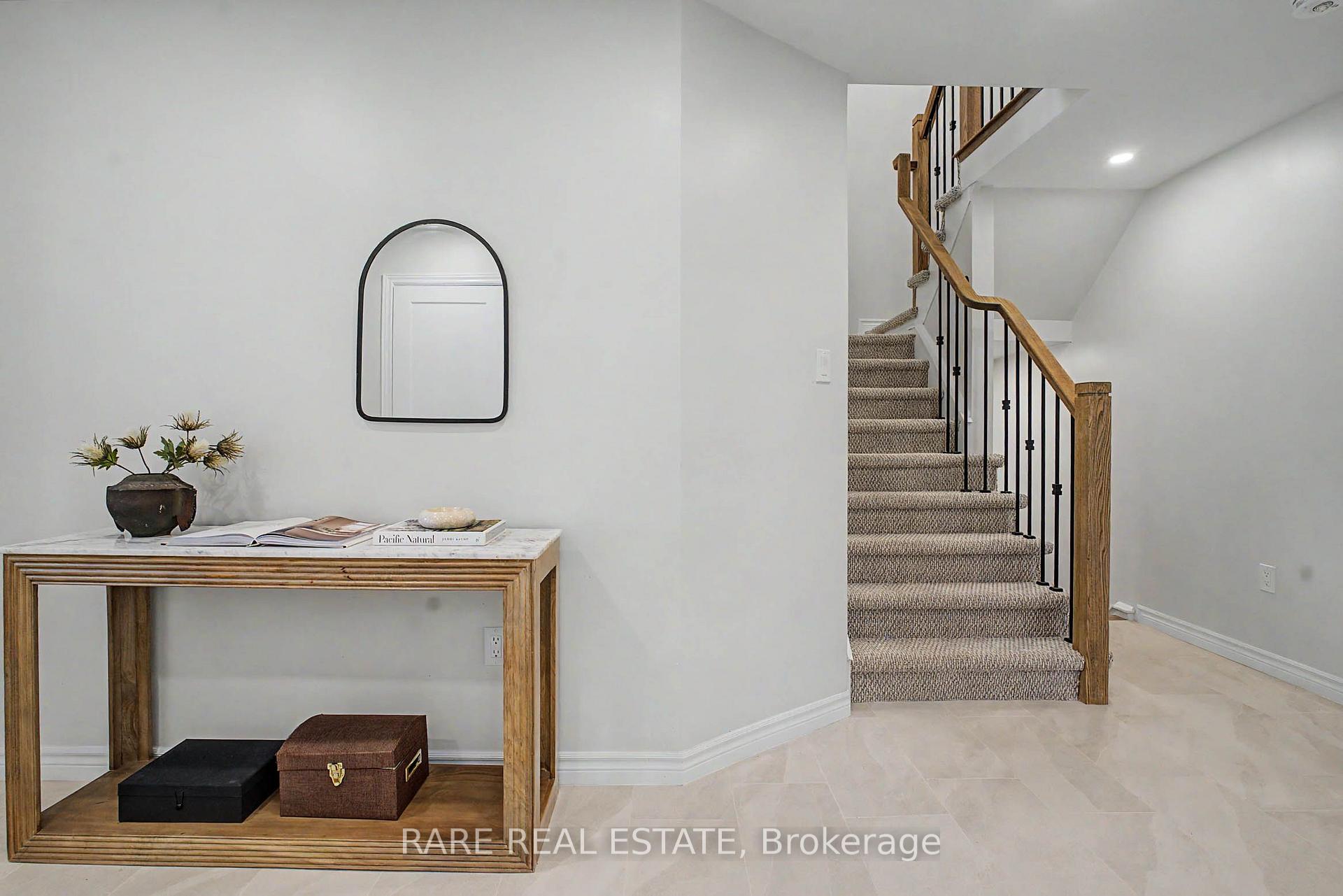 Photo 4 of 521 Hickory Avenue N, Whitby, Downtown Whitby — HOMEH