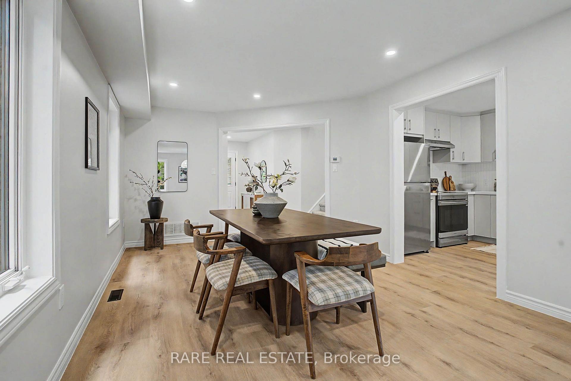 Photo 8 of 521 Hickory Avenue N, Whitby, Downtown Whitby — HOMEH