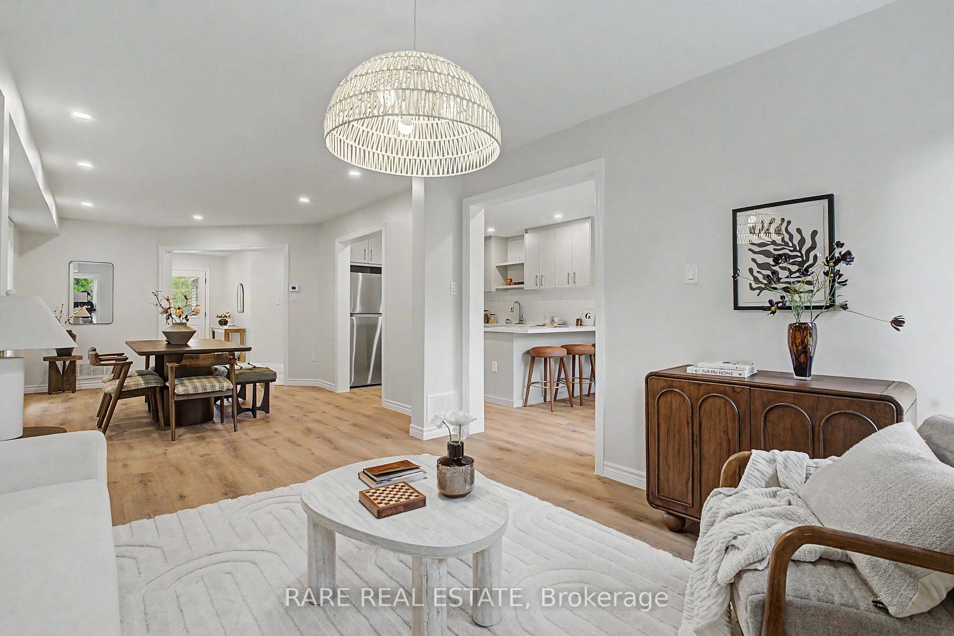 Photo 11 of 521 Hickory Avenue N, Whitby, Downtown Whitby — HOMEH
