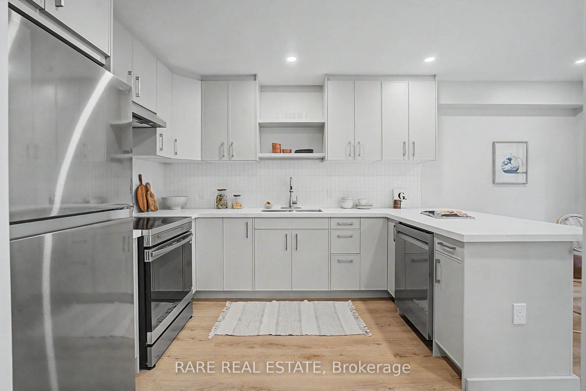 Photo 12 of 521 Hickory Avenue N, Whitby, Downtown Whitby — HOMEH