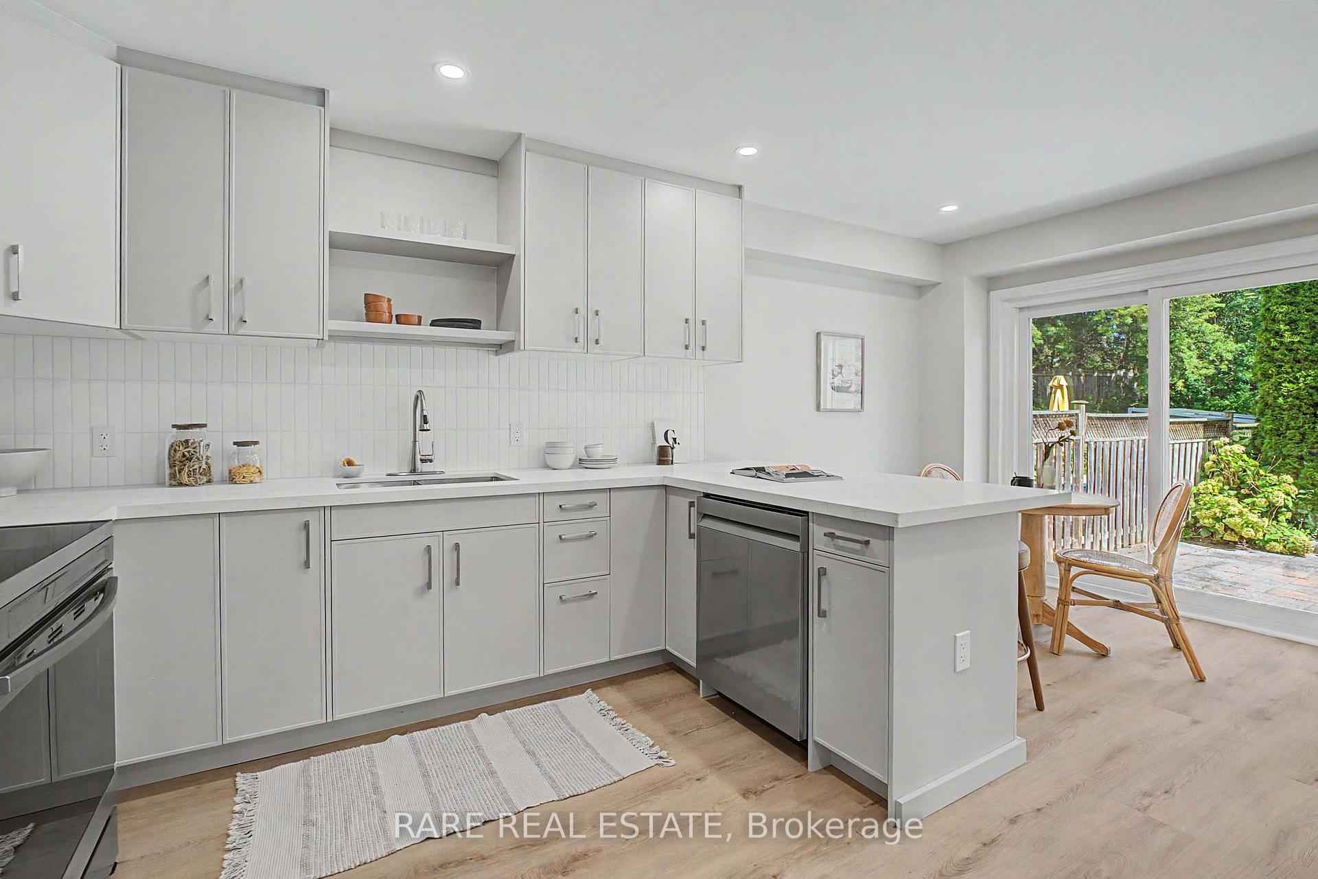 Photo 15 of 521 Hickory Avenue N, Whitby, Downtown Whitby — HOMEH