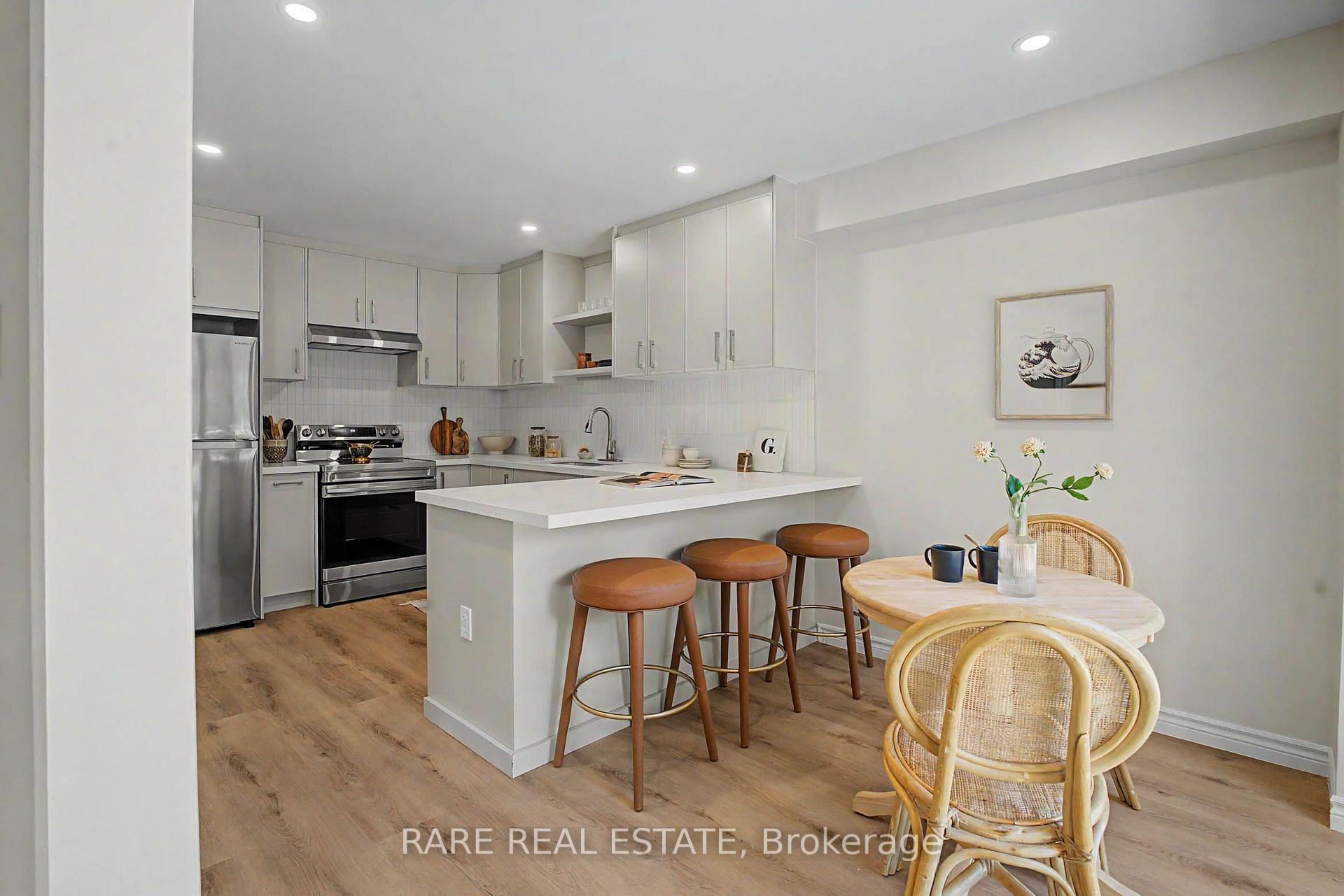 Photo 16 of 521 Hickory Avenue N, Whitby, Downtown Whitby — HOMEH