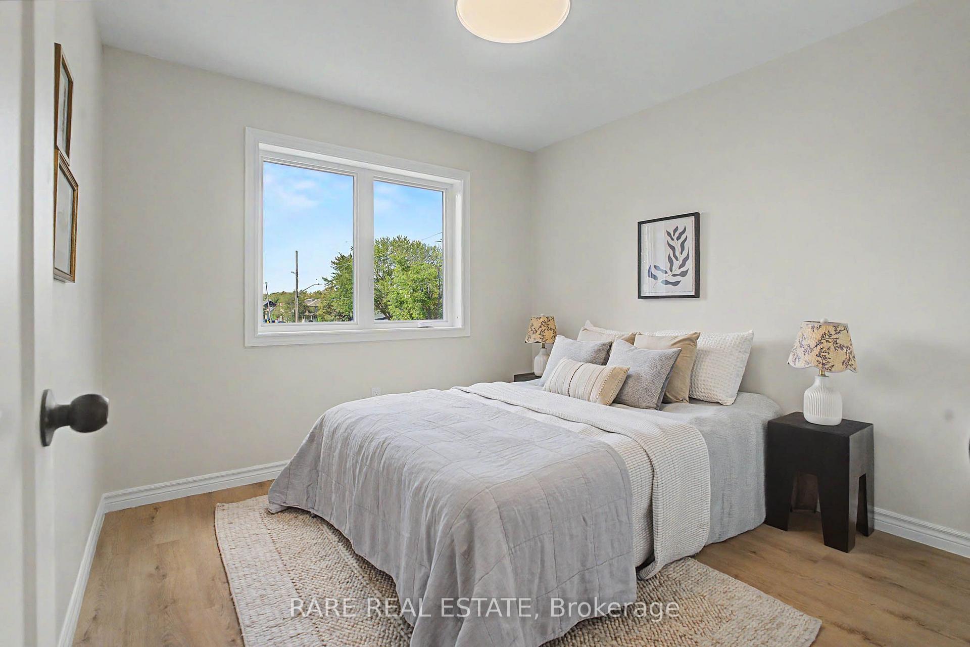 Photo 17 of 521 Hickory Avenue N, Whitby, Downtown Whitby — HOMEH