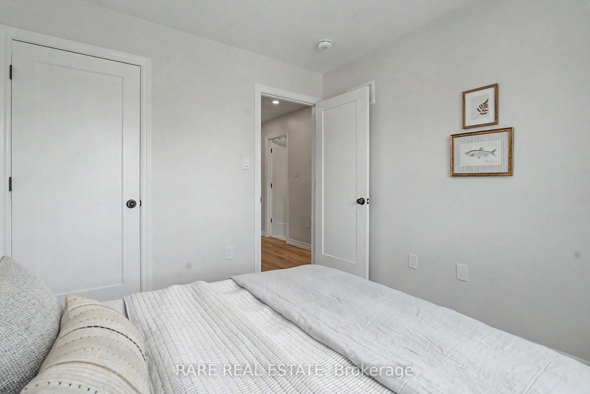 Photo 18 of 521 Hickory Avenue N, Whitby, Downtown Whitby — HOMEH