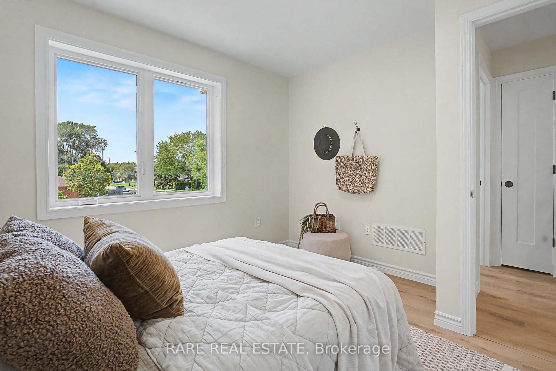 Photo 20 of 521 Hickory Avenue N, Whitby, Downtown Whitby — HOMEH