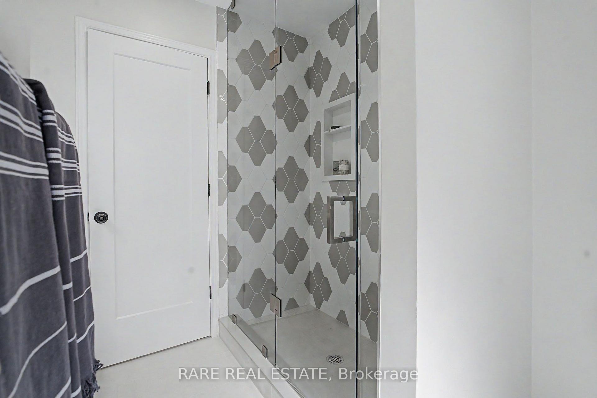 Photo 24 of 521 Hickory Avenue N, Whitby, Downtown Whitby — HOMEH