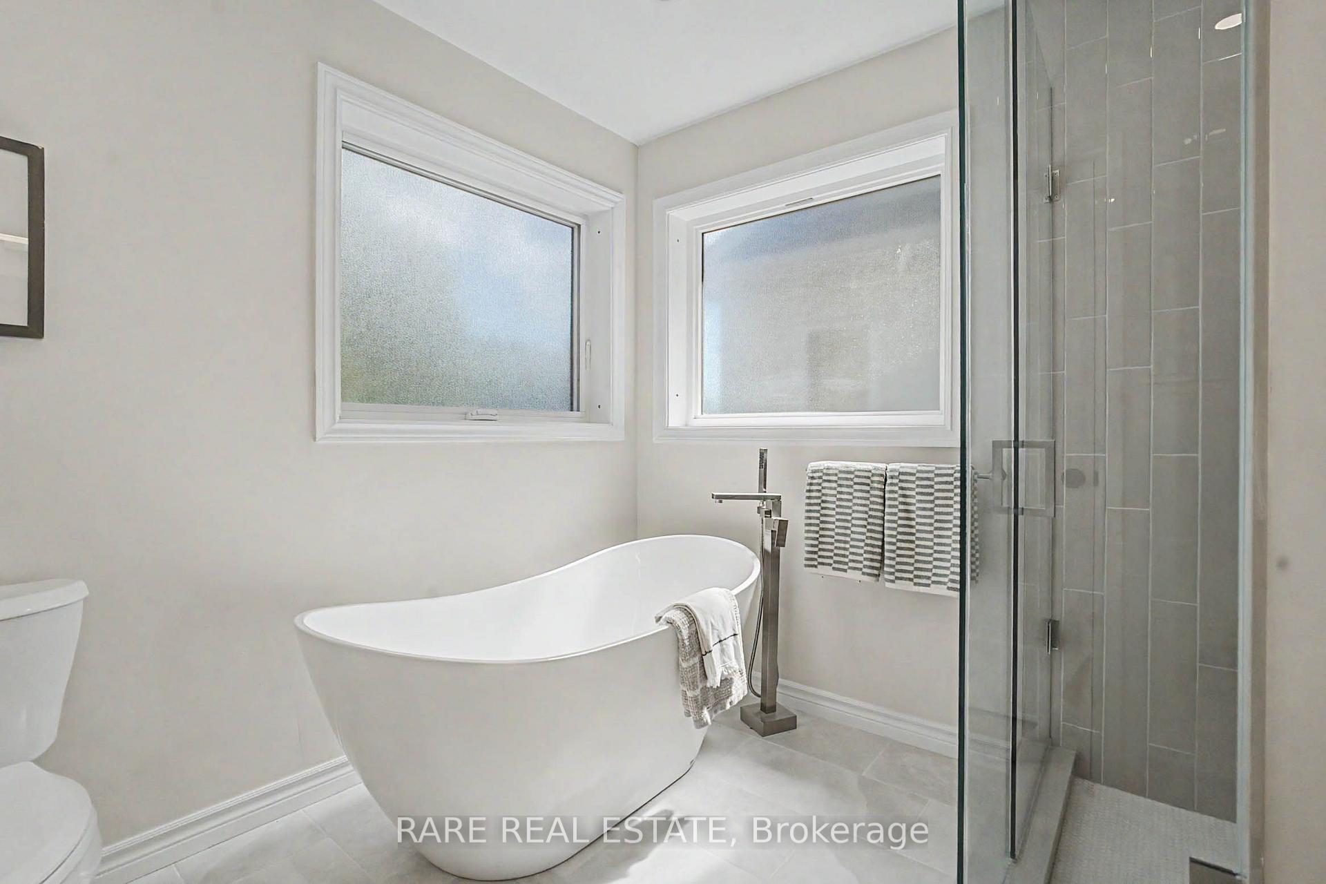 Photo 30 of 521 Hickory Avenue N, Whitby, Downtown Whitby — HOMEH
