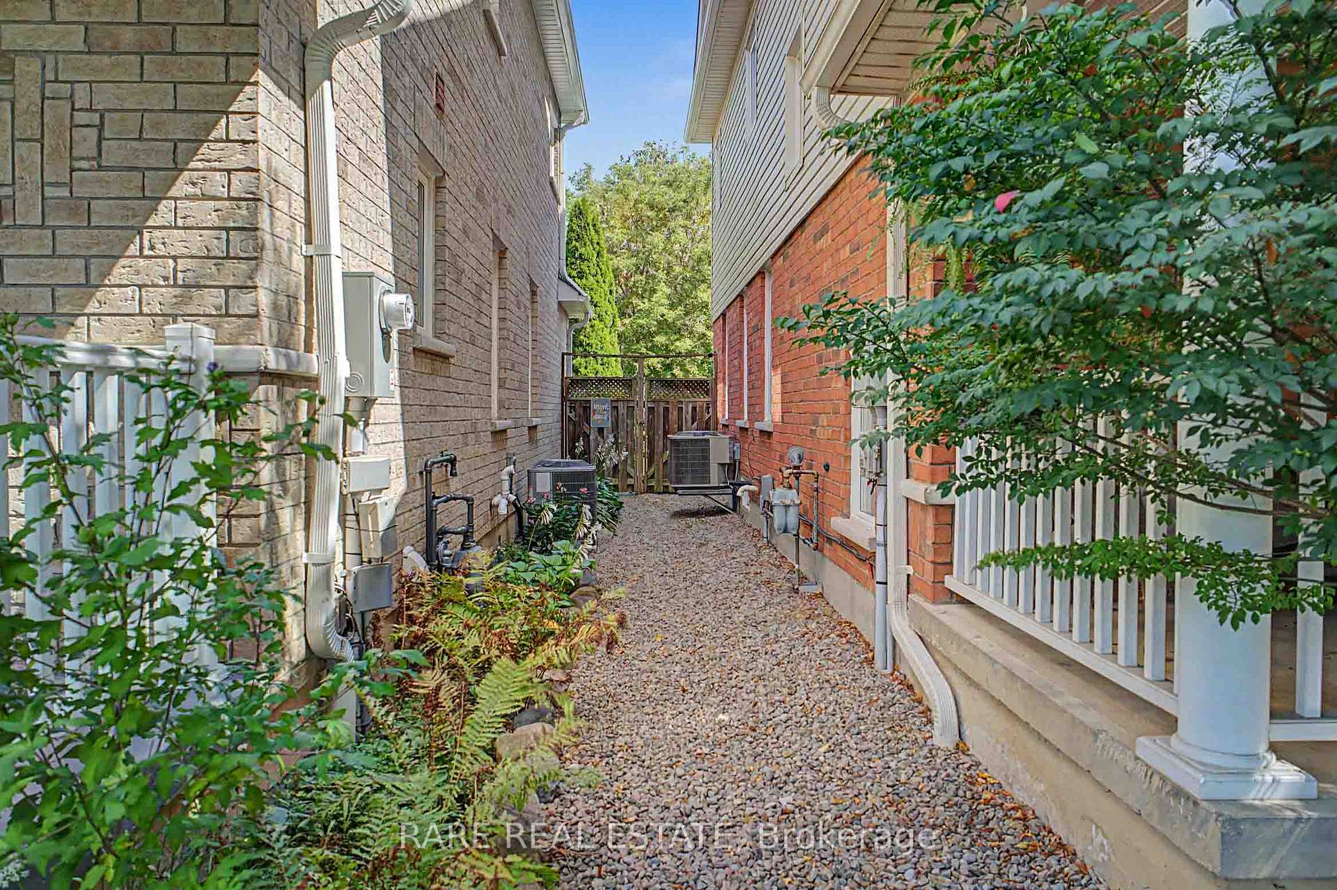 Photo 39 of 521 Hickory Avenue N, Whitby, Downtown Whitby — HOMEH