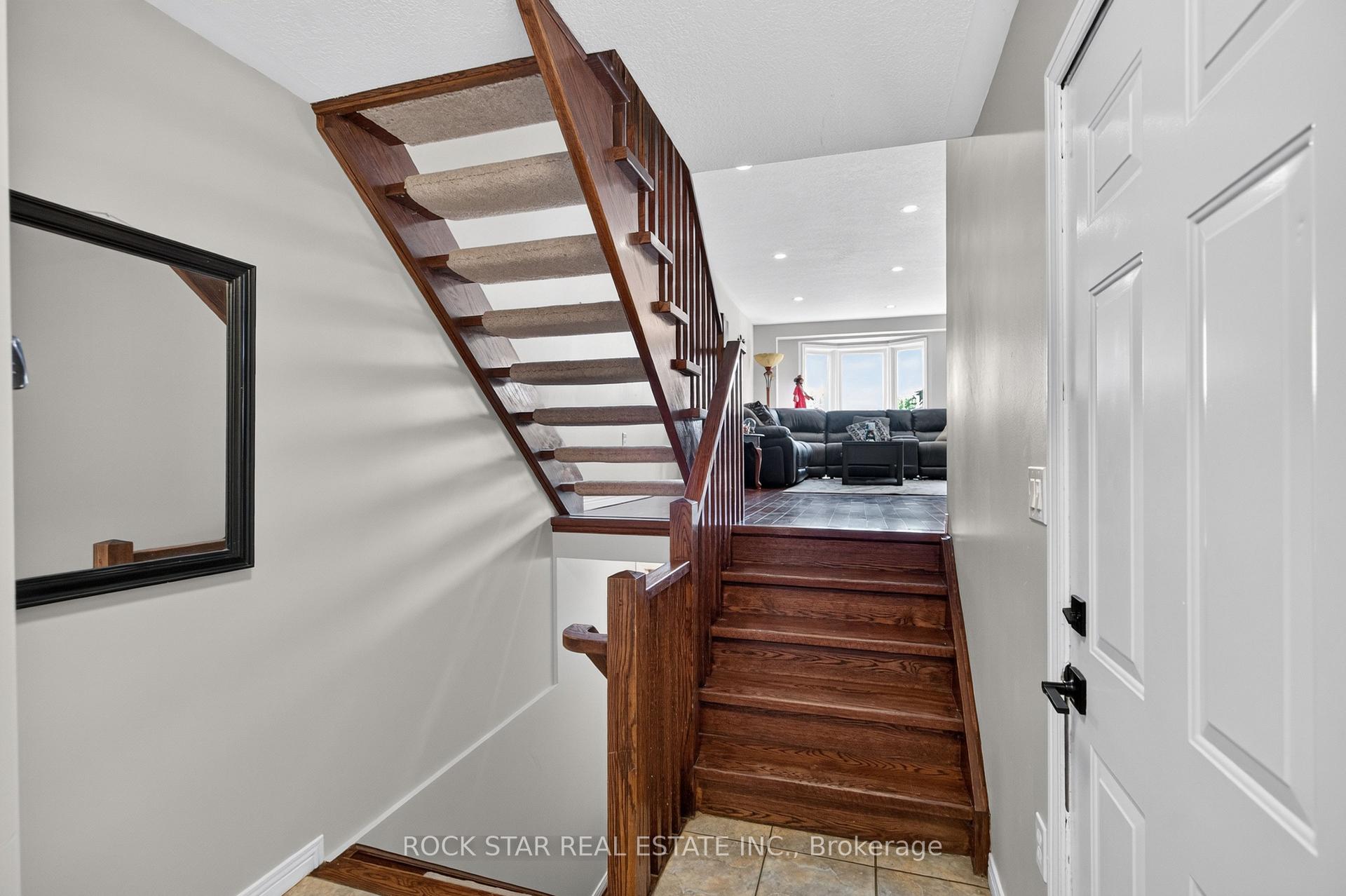 Photo 4 of 40 Fairhaven Drive, Hamilton, Stoney Creek — HOMEH