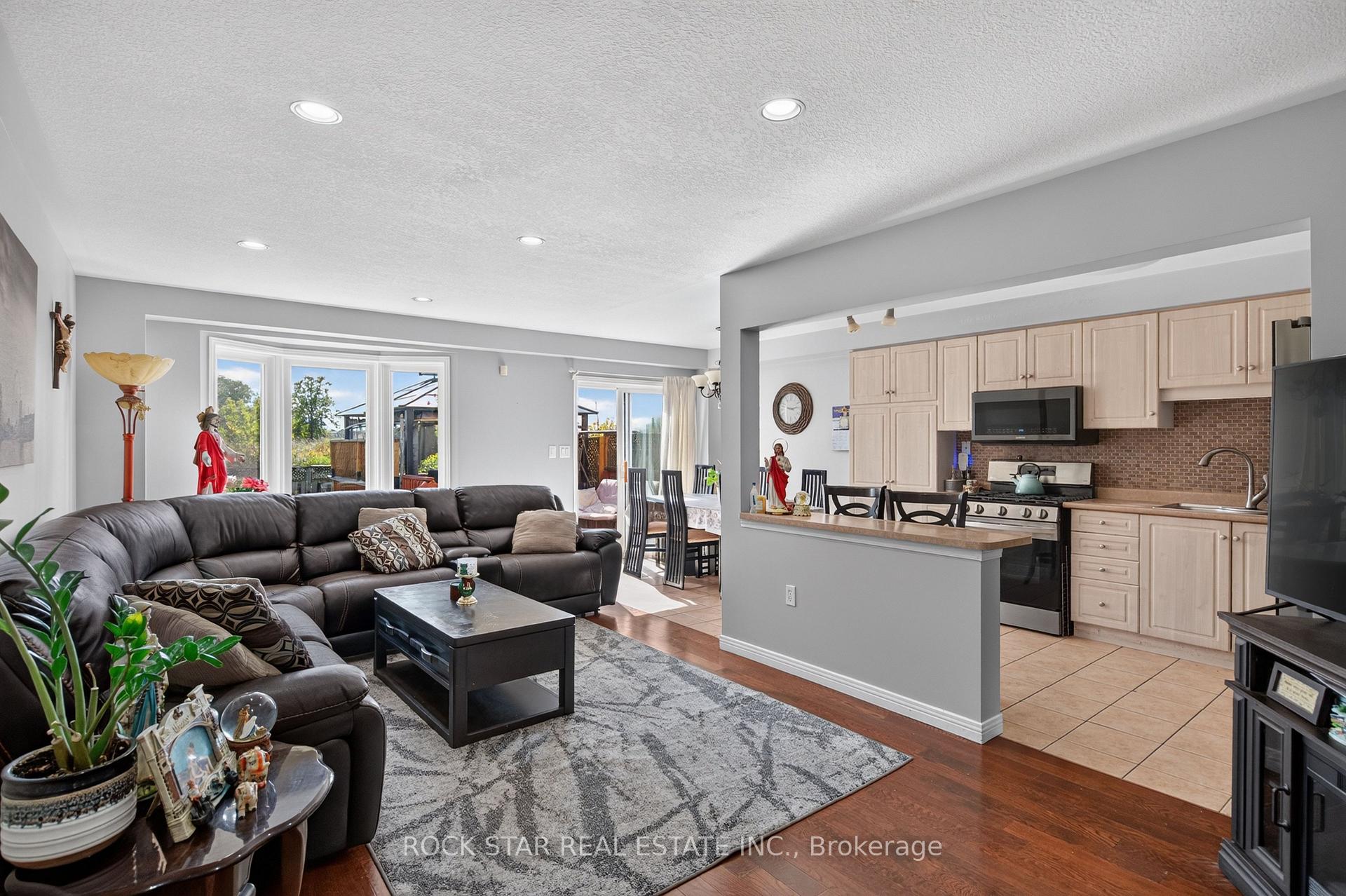 Photo 5 of 40 Fairhaven Drive, Hamilton, Stoney Creek — HOMEH