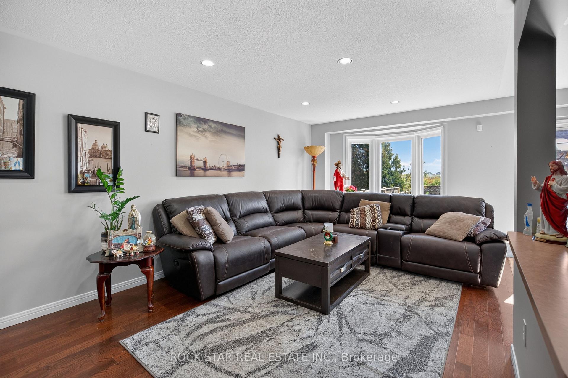 Photo 6 of 40 Fairhaven Drive, Hamilton, Stoney Creek — HOMEH
