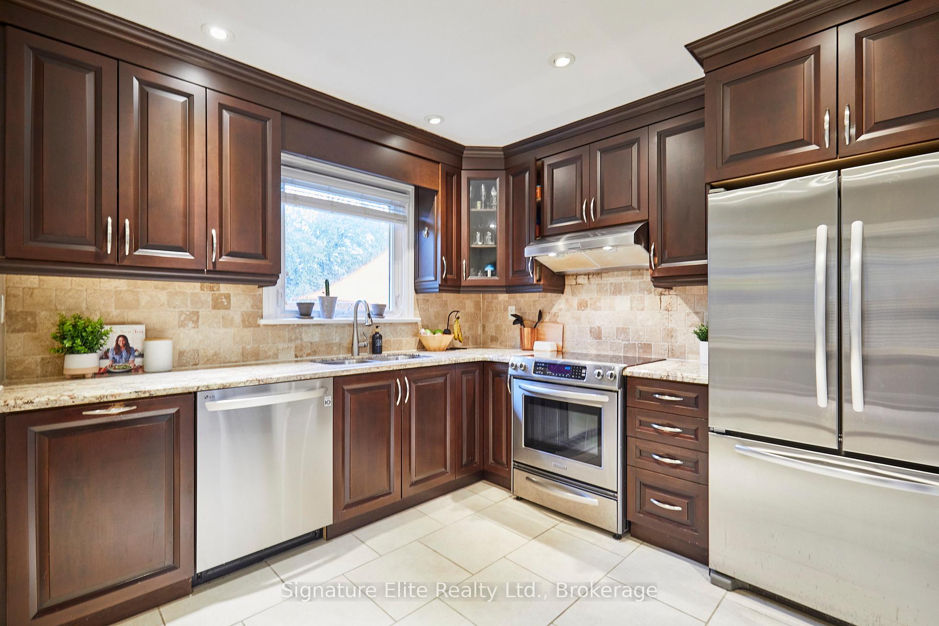 Photo 8 of 3 Kingsmere Crescent, Scarborough, Scarborough Village — HOMEH