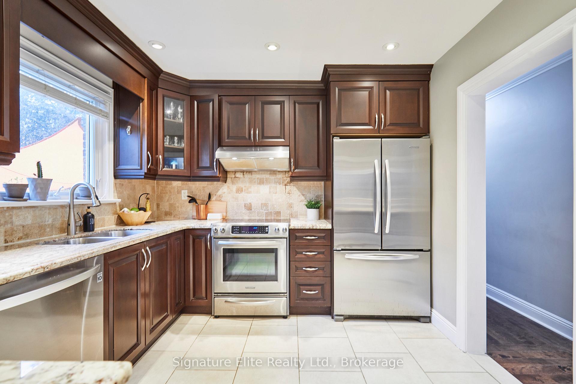 Photo 9 of 3 Kingsmere Crescent, Scarborough, Scarborough Village — HOMEH