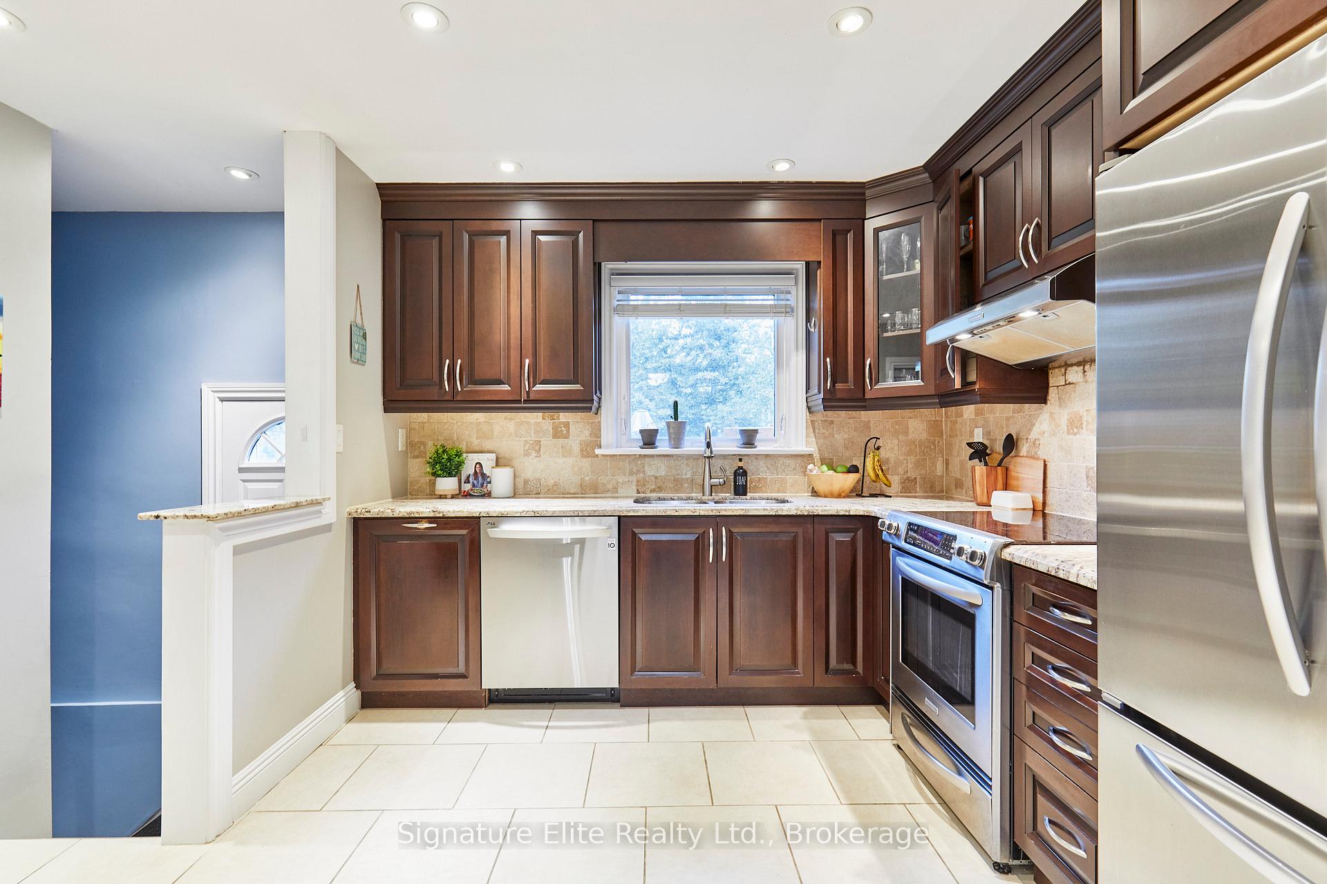 Photo 10 of 3 Kingsmere Crescent, Scarborough, Scarborough Village — HOMEH