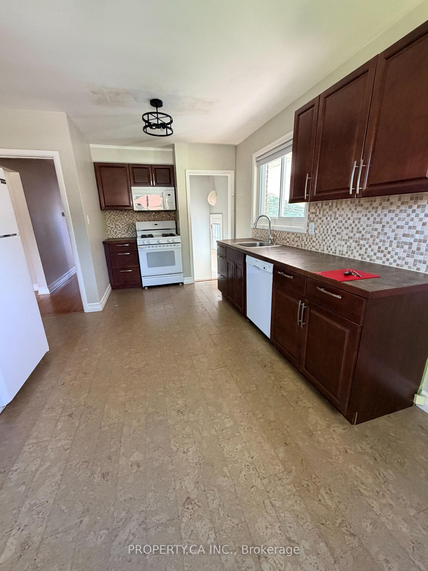 Photo 5 of 21 Nelles Avenue, Quinte West, Sidney Ward — HOMEH