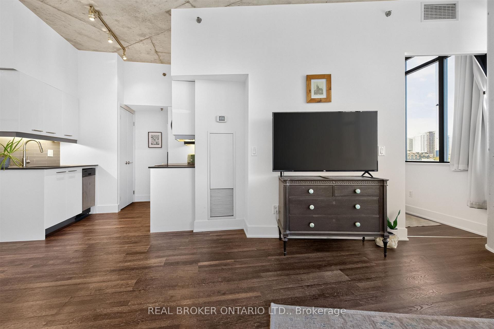Photo 7 of Unit 803, 90 Trinity Street, Toronto, Moss Park — HOMEH