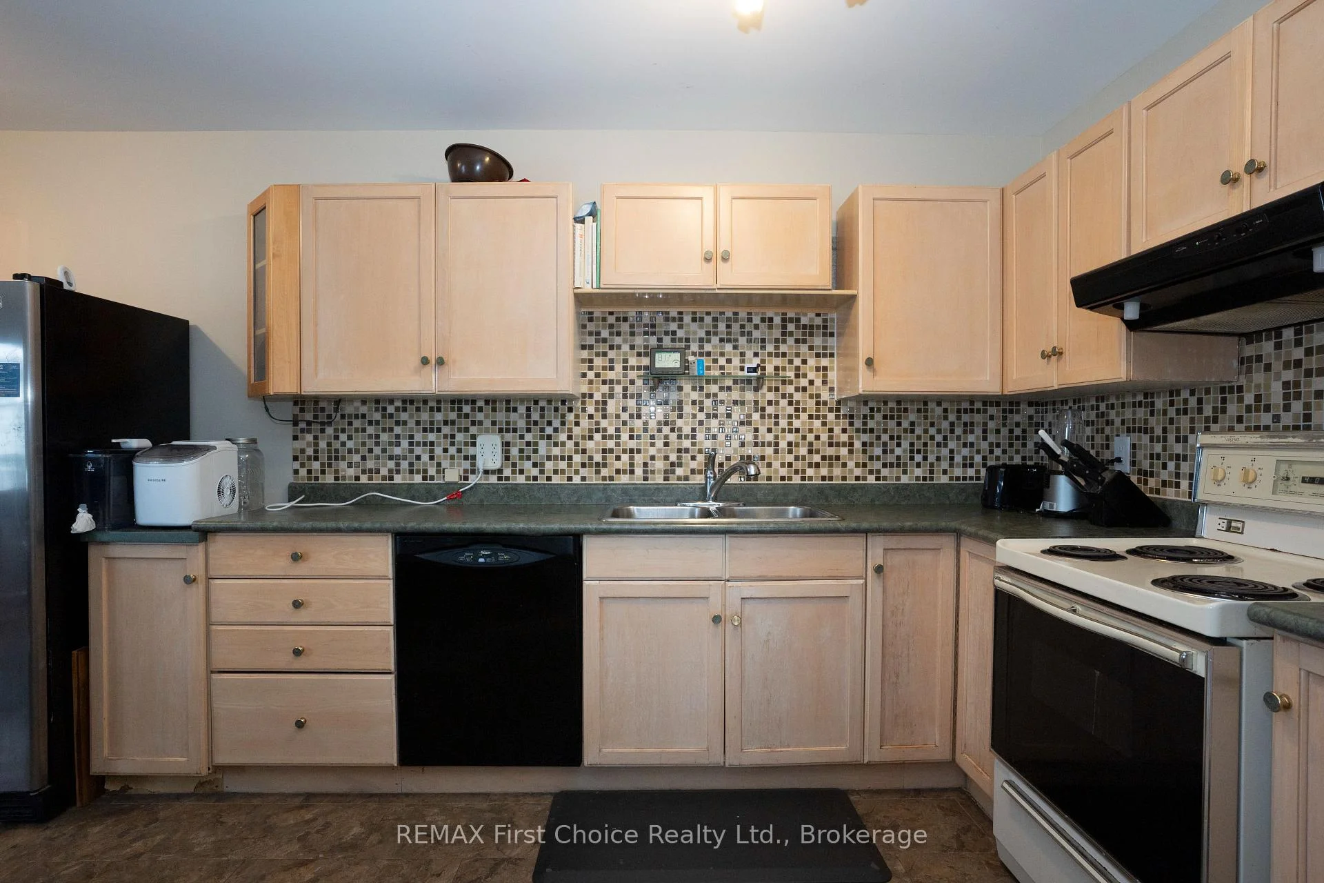 Photo 5 of 467 James Street N, Thunder Bay, Northwood Park — HOMEH