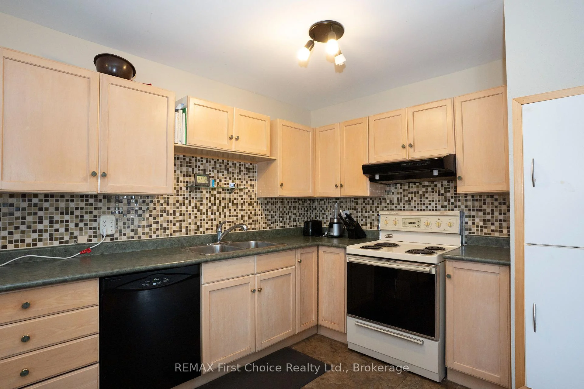 Photo 6 of 467 James Street N, Thunder Bay, Northwood Park — HOMEH