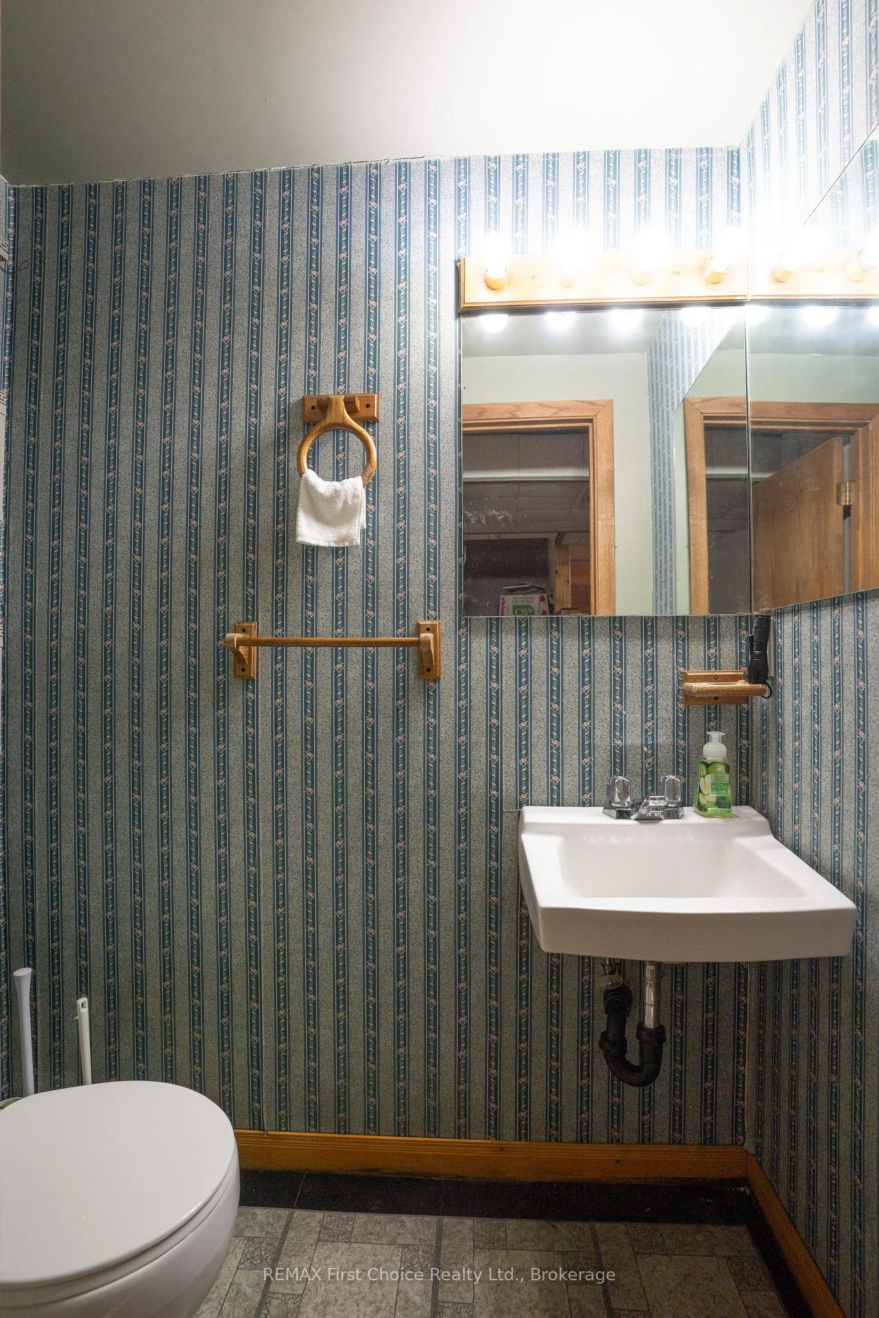 Photo 22 of 467 James Street N, Thunder Bay, Northwood Park — HOMEH