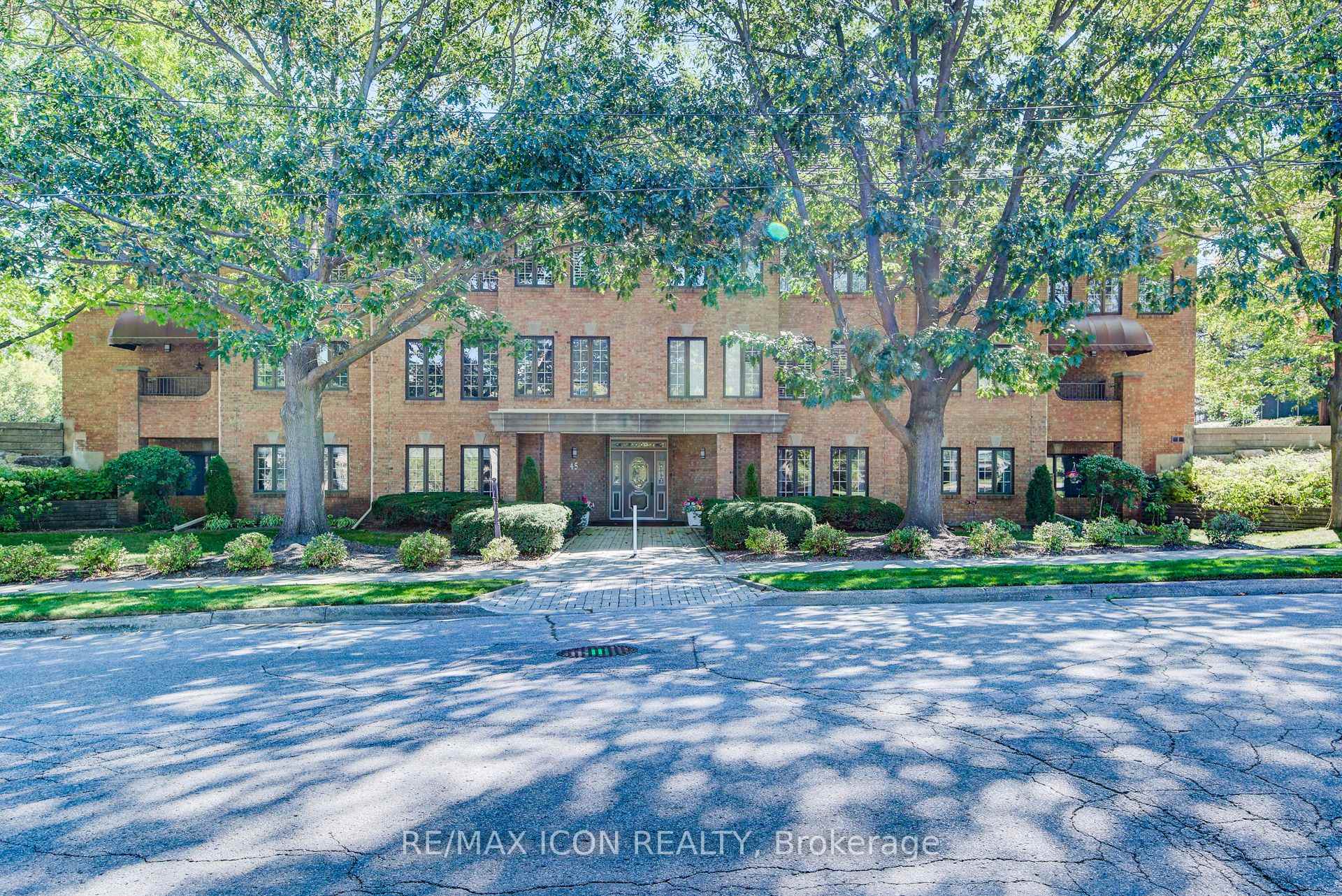 Photo 39 of Unit 32, 45 Blue Springs Drive, Waterloo, Colonial Acres — HOMEH