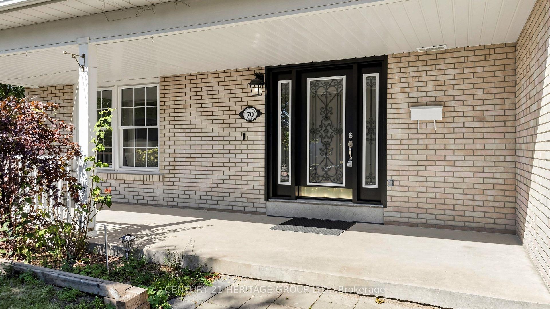 Photo 3 of 70 Royal Orchard Boulevard, Markham, Royal Orchard — HOMEH