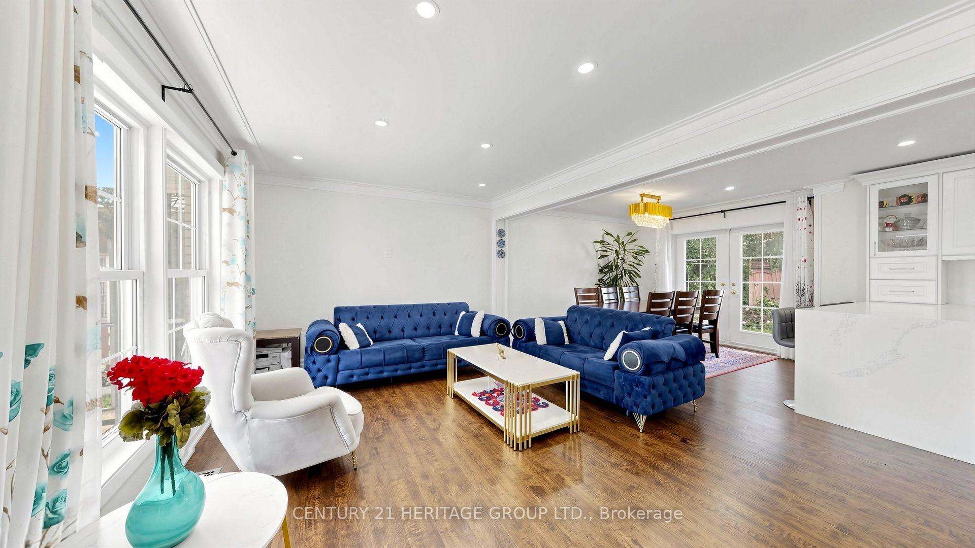 Photo 5 of 70 Royal Orchard Boulevard, Markham, Royal Orchard — HOMEH