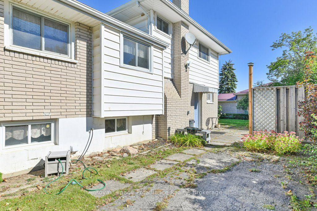 Photo 10 of 145 Leland Drive, Belleville, Belleville Ward — HOMEH