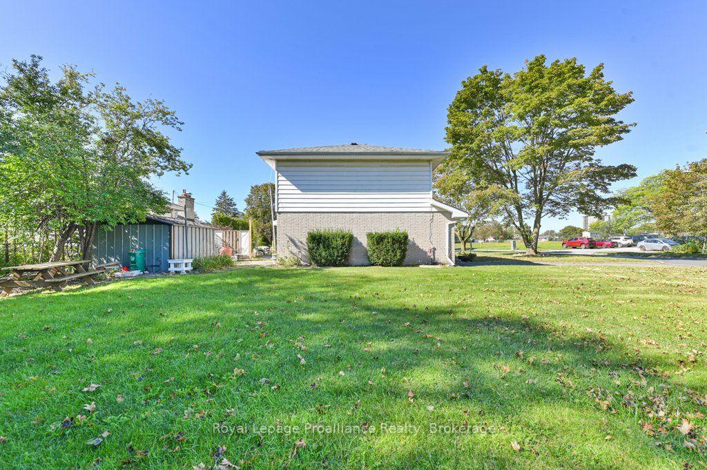 Photo 15 of 145 Leland Drive, Belleville, Belleville Ward — HOMEH