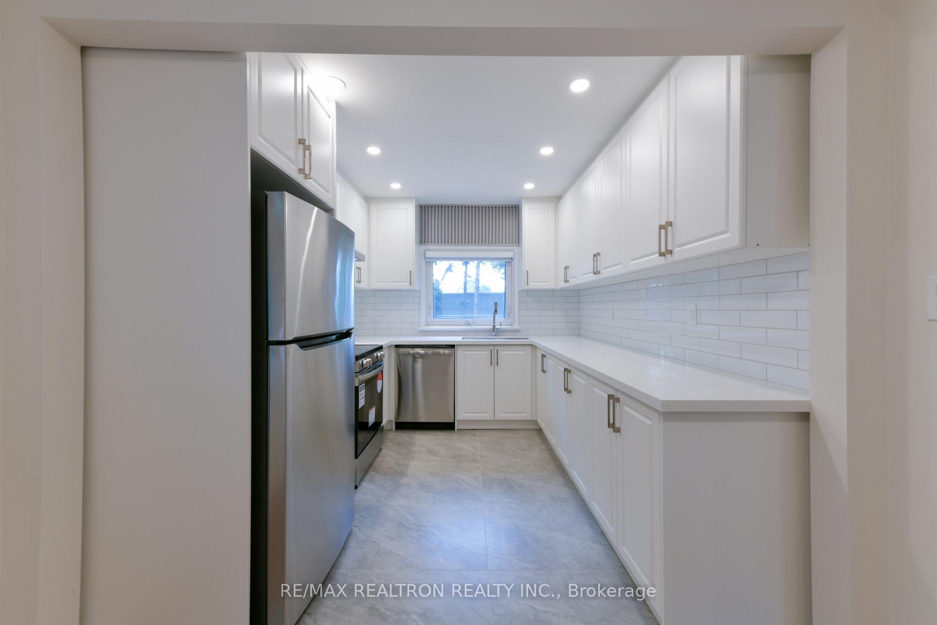 Photo 16 of 150 Upper Canada Drive, North York, St. Andrew-Windfields — HOMEH