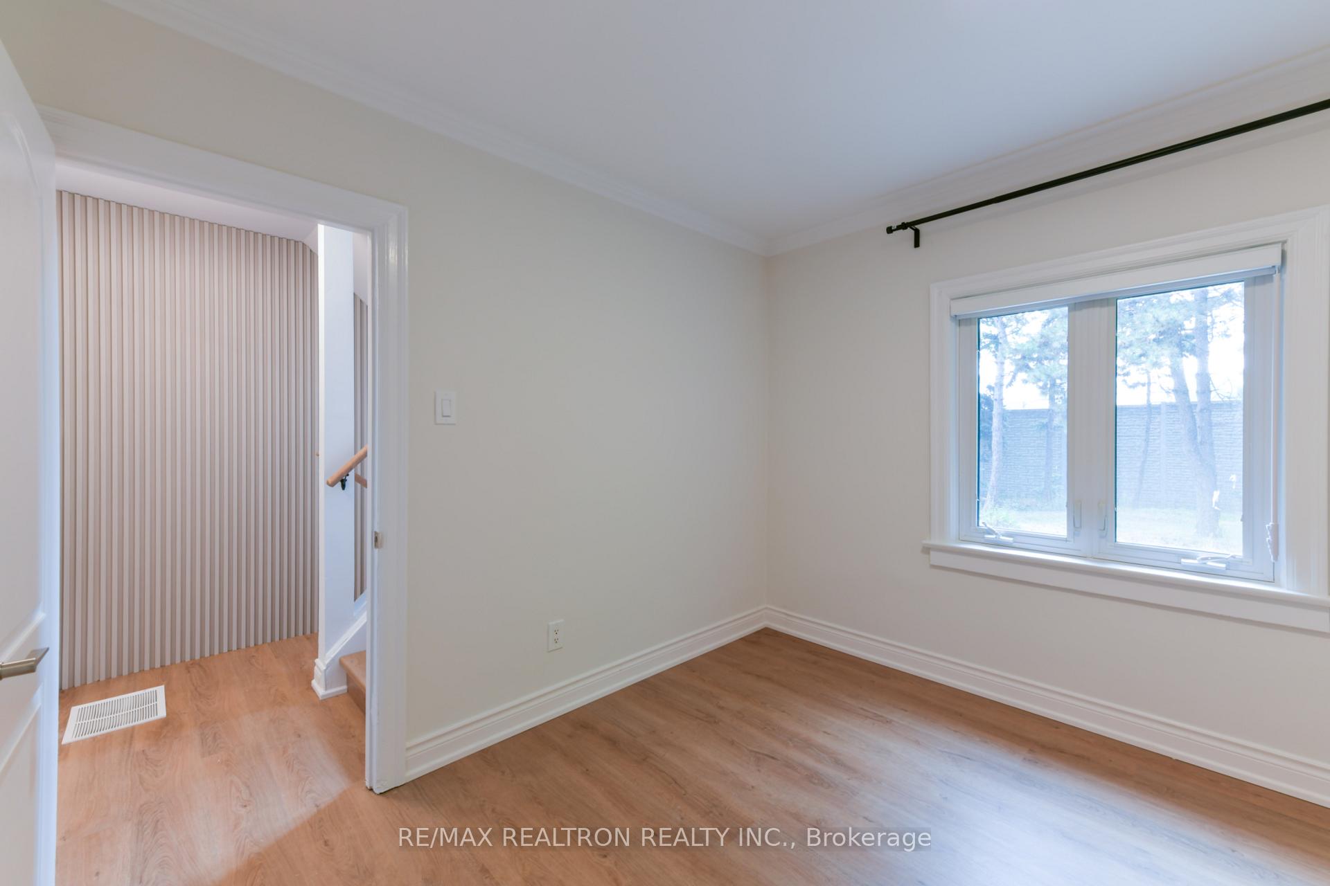 Photo 25 of 150 Upper Canada Drive, North York, St. Andrew-Windfields — HOMEH
