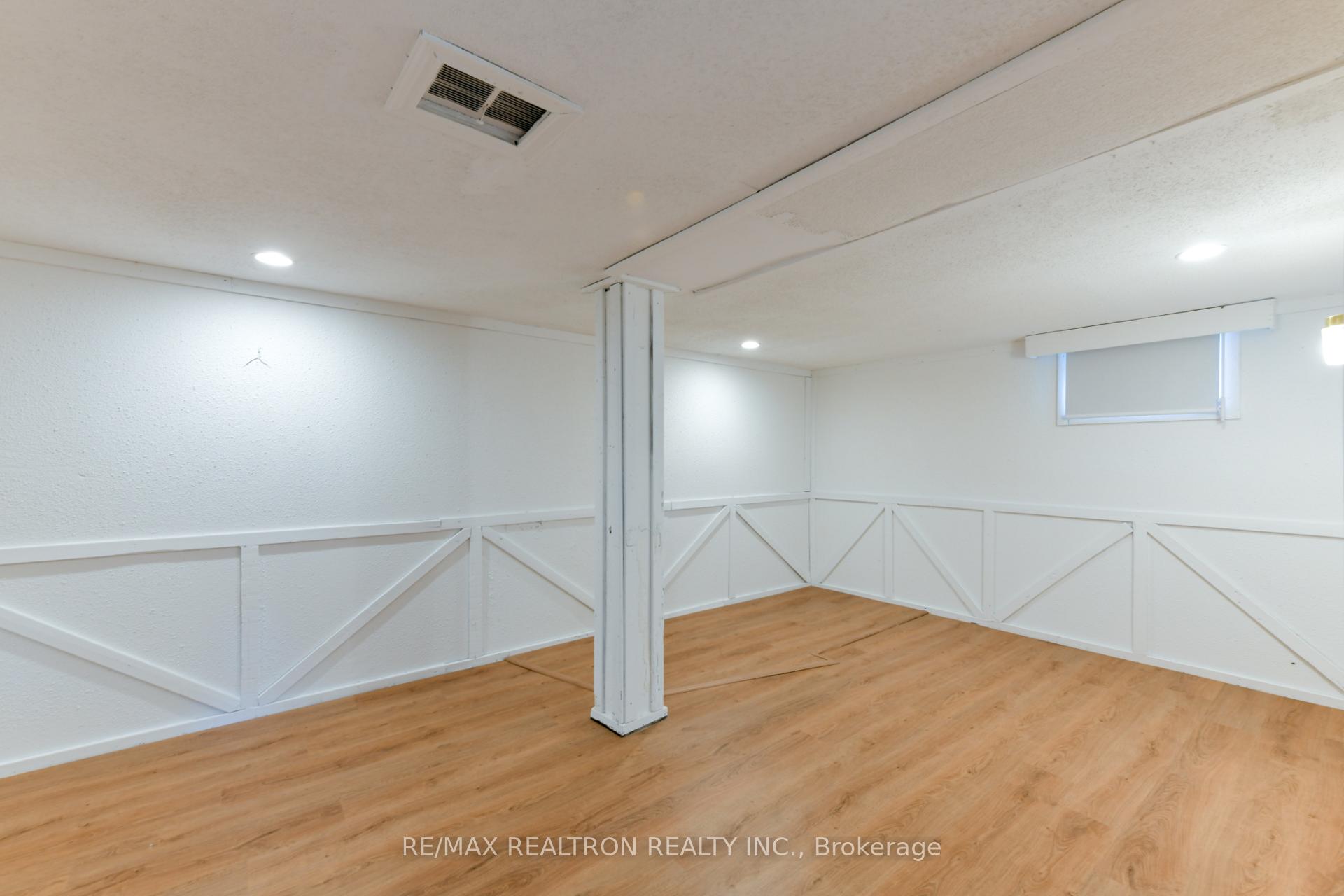 Photo 40 of 150 Upper Canada Drive, North York, St. Andrew-Windfields — HOMEH