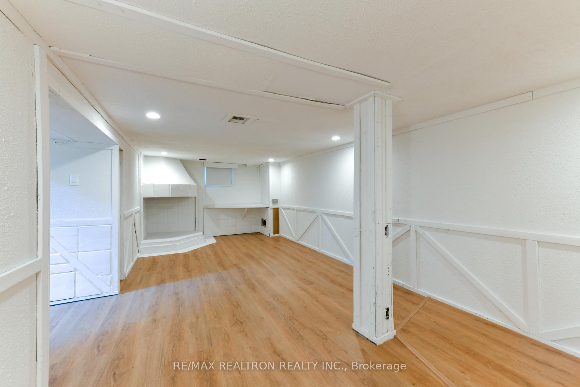 Photo 41 of 150 Upper Canada Drive, North York, St. Andrew-Windfields — HOMEH